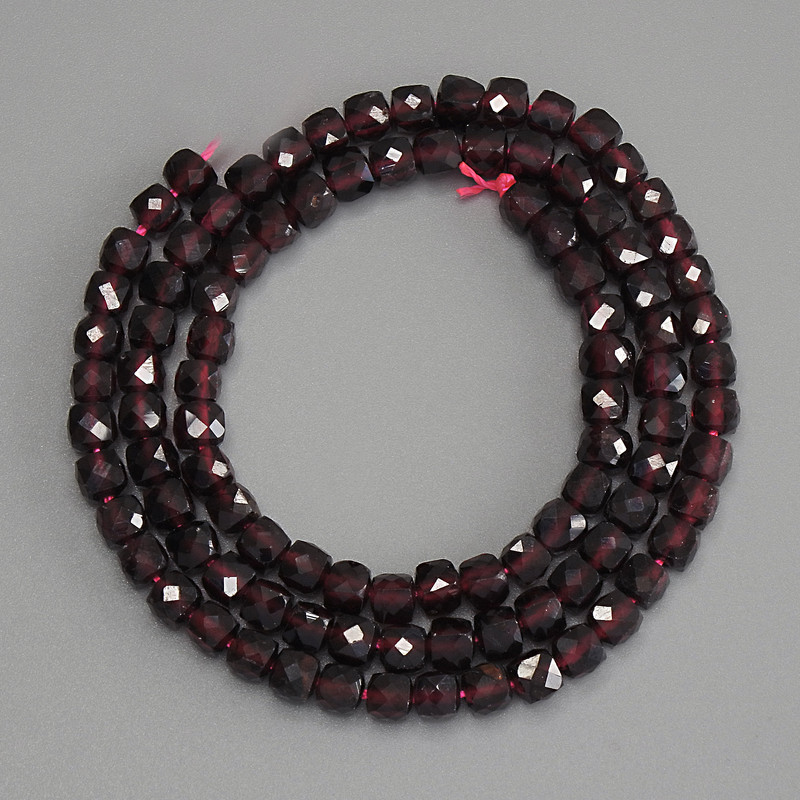 Garnet faceted cube beads, natural gemstone, diameter 4×4 mm, length 39 cm