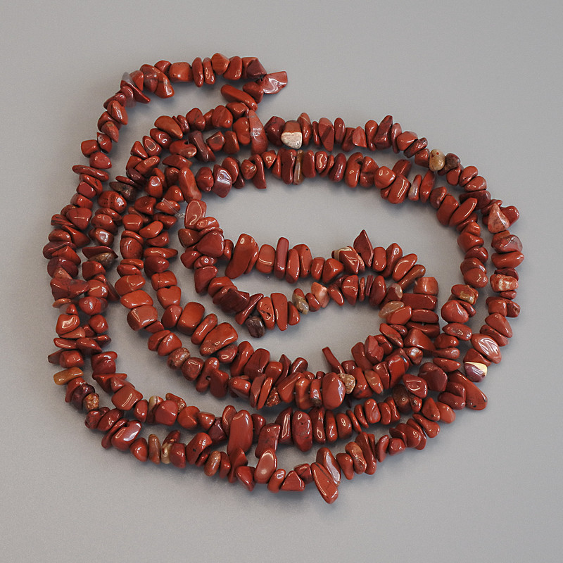 Red Jasper Bead Chips, diameter 5-8×2-3 mm, length 80 cm on thread