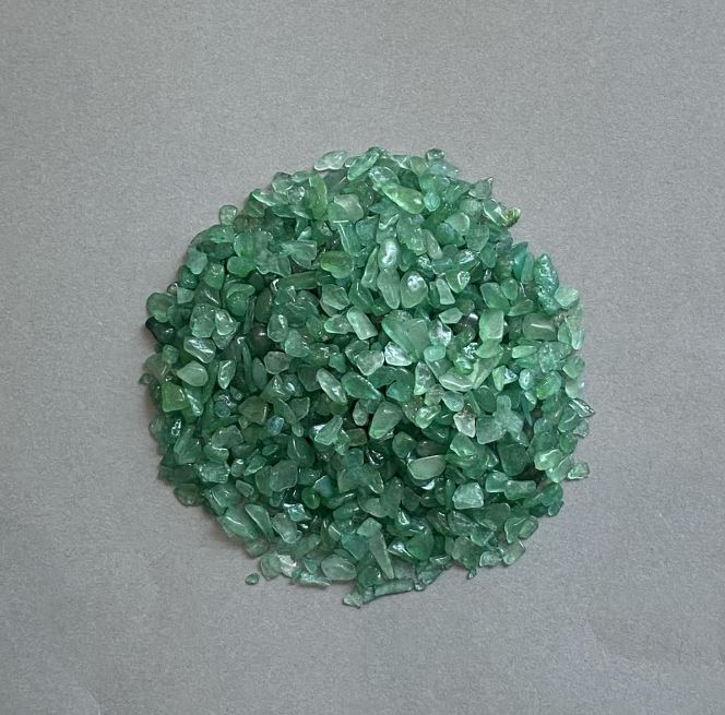 Natural Jade Chip Undrilled 2–7×4 mm ± (per 100 g ±)