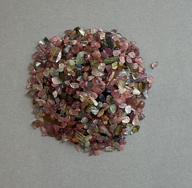 Natural Tourmaline Chips Without Holes 2-7×3-4 mm ± (per 100 g ±)