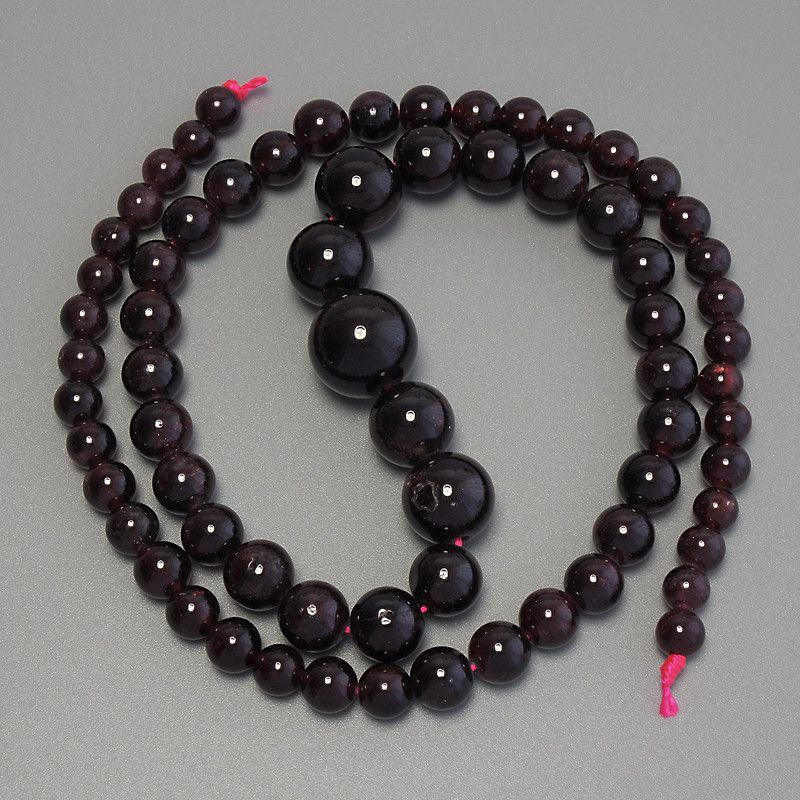 Garnet beads – smooth spheres, diameter 5–11.5 mm, length 41 cm