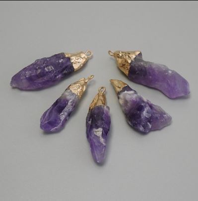 Pendant with raw amethyst, assorted sizes 11-19×37-45 mm, gold-toned metal