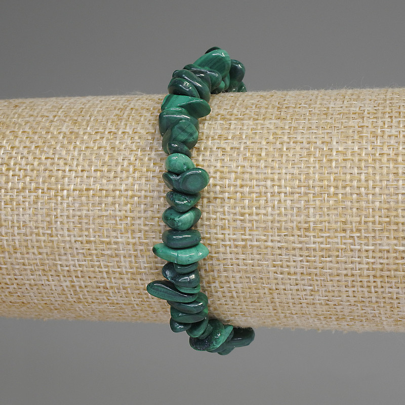Malachite chip bracelet 5-9×3-4 mm +/-, length 18 cm +/- stretch