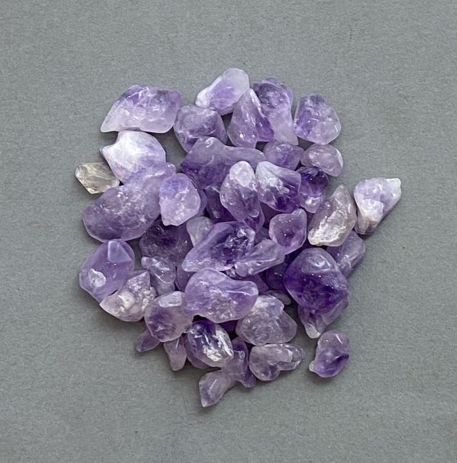 Natural Amethyst Faceted Chips Without Holes 6–22×6–10 mm ± (per 100 g ±)
