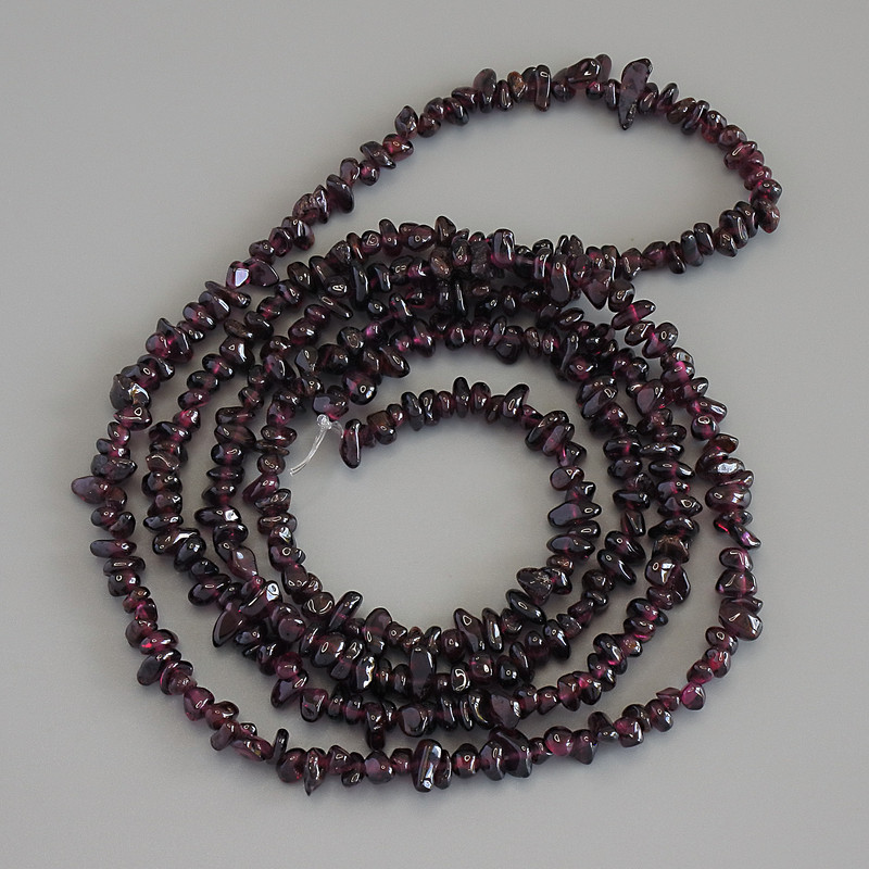 Garnet Nugget Beads, diameter 3-7 x 2-3 mm ±, length 80 cm ± on thread