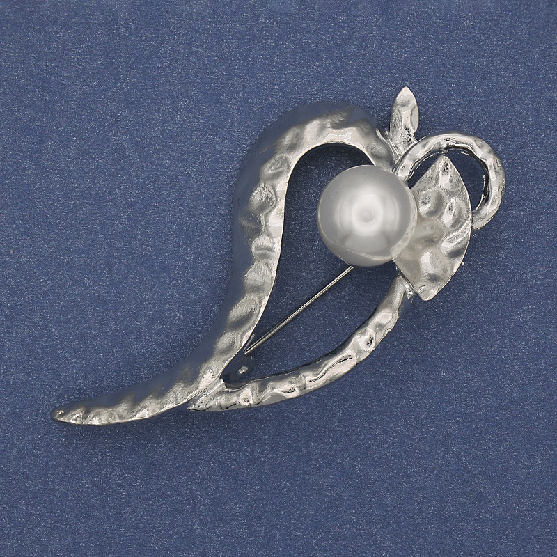 Brooch Accent Leaf with Pearl Silver-Tone Metal 62x31mm+