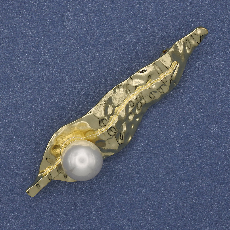 Accent Brooch with Pearl in Golden Metal 70x18mm+