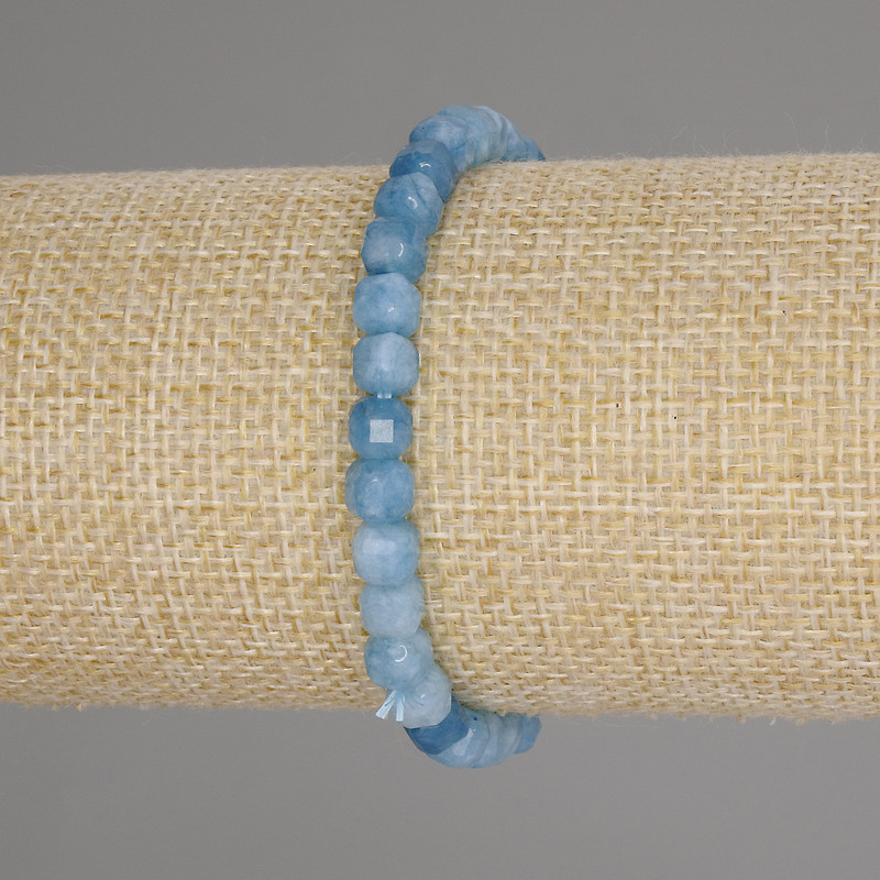 Aquamarine Faceted Cube Bracelet, 5×5 mm cube, 18 cm long, stretchy