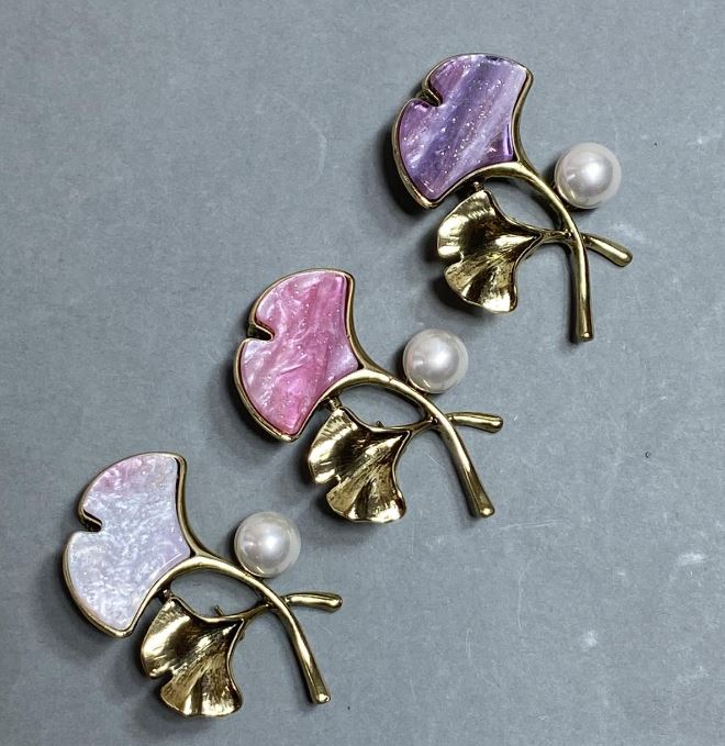 Brooch Twig Multicolor Pearlized Pearl on Gold-Toned Metal 48x38mm+