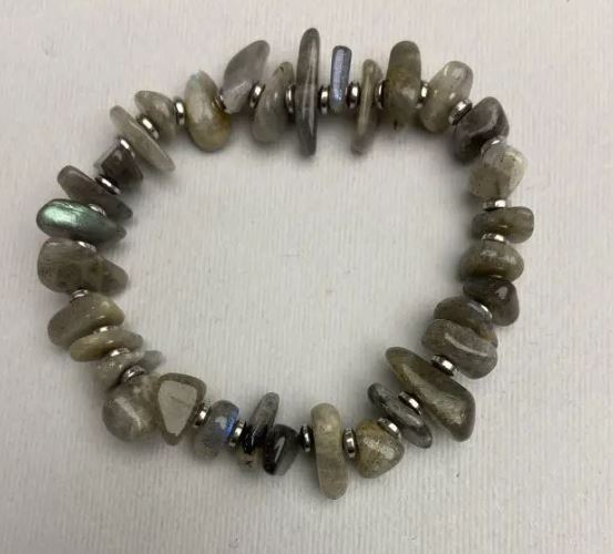 Labradorite chip bracelet 10-15×2-7 mm ± with metal inserts, length 18 mm ± stretch
