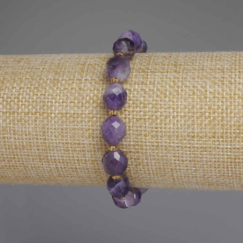 Amethyst Chevron Bracelet with Faceted Beads, 10×8 mm diameter, 5 mm +/- seed beads and 3 mm +/- seed beads, length 18 cm +/- stretch