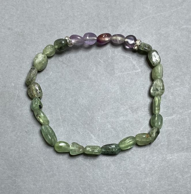 Bracelet with Prehnite and Amethyst, 8-9x6-6, 5mm ± Amethyst tumbled 8x6mm ±, length 18 cm ± stretch