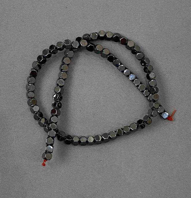 Hematite cube beads 5x5 mm on thread, length 40 cm+