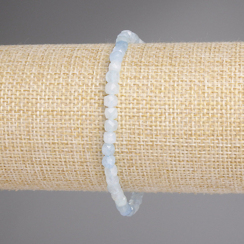 Aquamarine faceted cube bracelet, 4x4 mm, 18 cm stretch