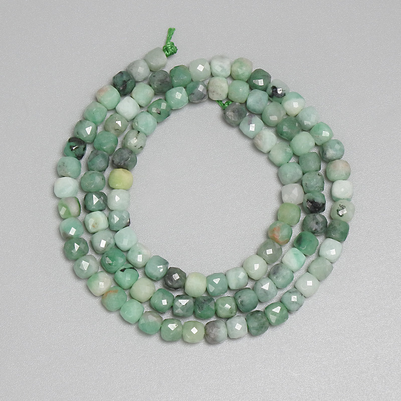 Emerald Beads - Faceted Cube, 4x4 mm, 39 cm length on thread
