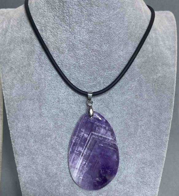 Amethyst Pendant, 40×55 mm (+/-), on a rubber cord, 60 cm long with a 5 cm extender chain
