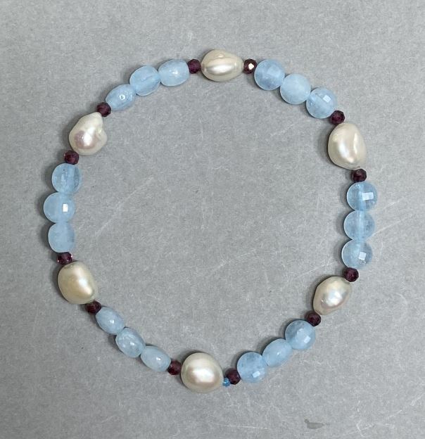 Aquamarine bracelet with faceted coin beads, 6 mm diameter; freshwater pearls 8–8.5×8 mm; length 18 cm; stretch