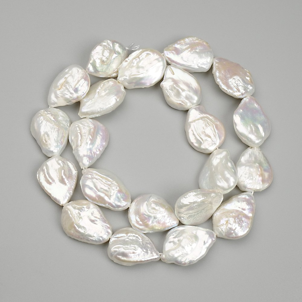 Baroque pearls on a strand with a gasoline tint, diameter 19-21×14-14, 5 mm ±, length 39 cm+