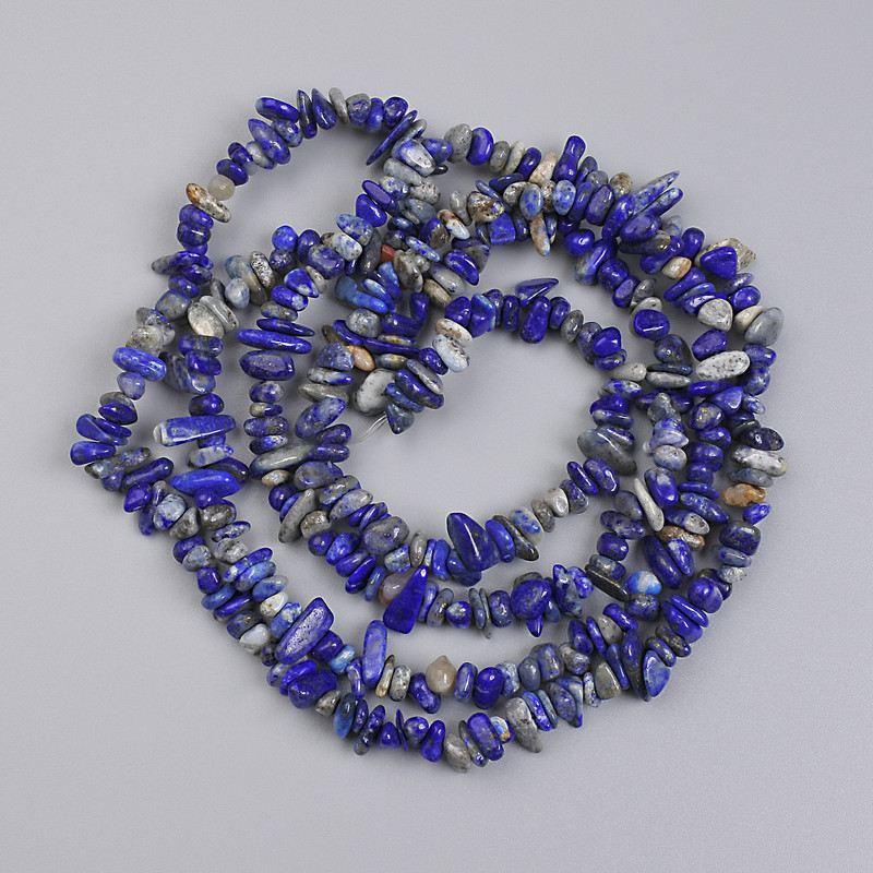 Sodalite chip beads, 6–10×2–3 mm, 78 cm length on thread