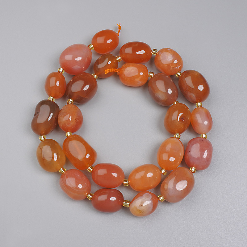 Carnelian faceted beads, 13–16×9–13 mm, with 3 mm seed beads, on thread, length 40 cm