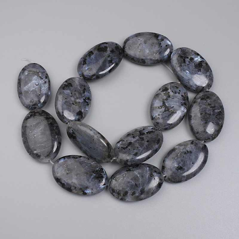 Oval Labradorite Beads, 30×20 mm, on a thread, length approx. 38 cm