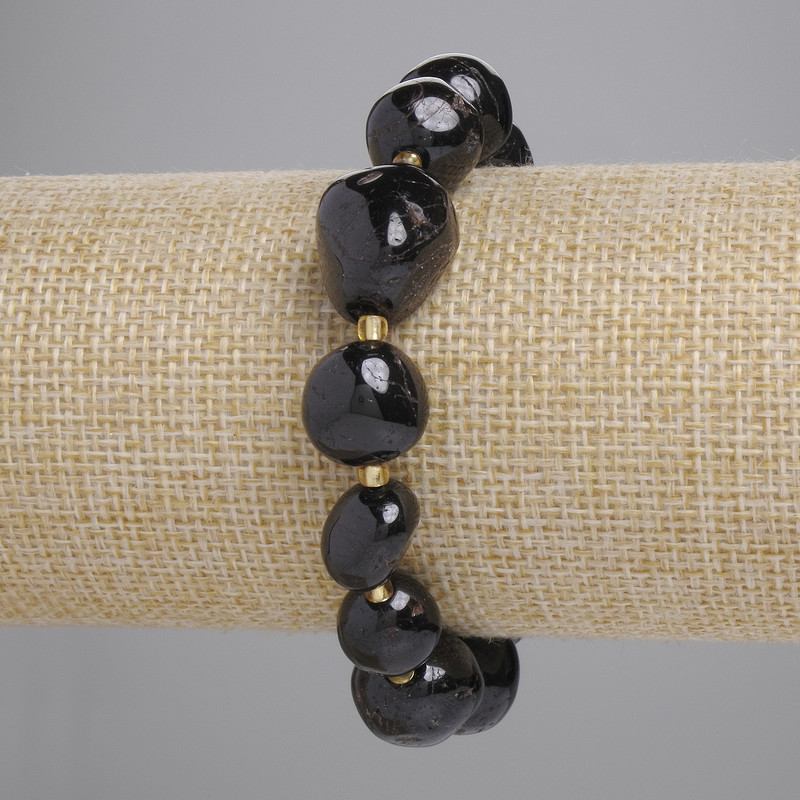 Garnet bracelet with faceted beads, 11–15×11–13 mm diameter, 3 mm seed beads, 18 cm length, stretch