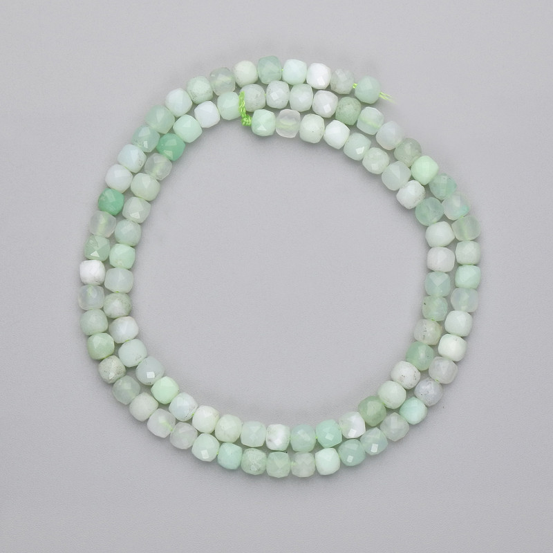 Emerald Beads, Faceted Cube, 4x4 mm, 39 cm long, on thread