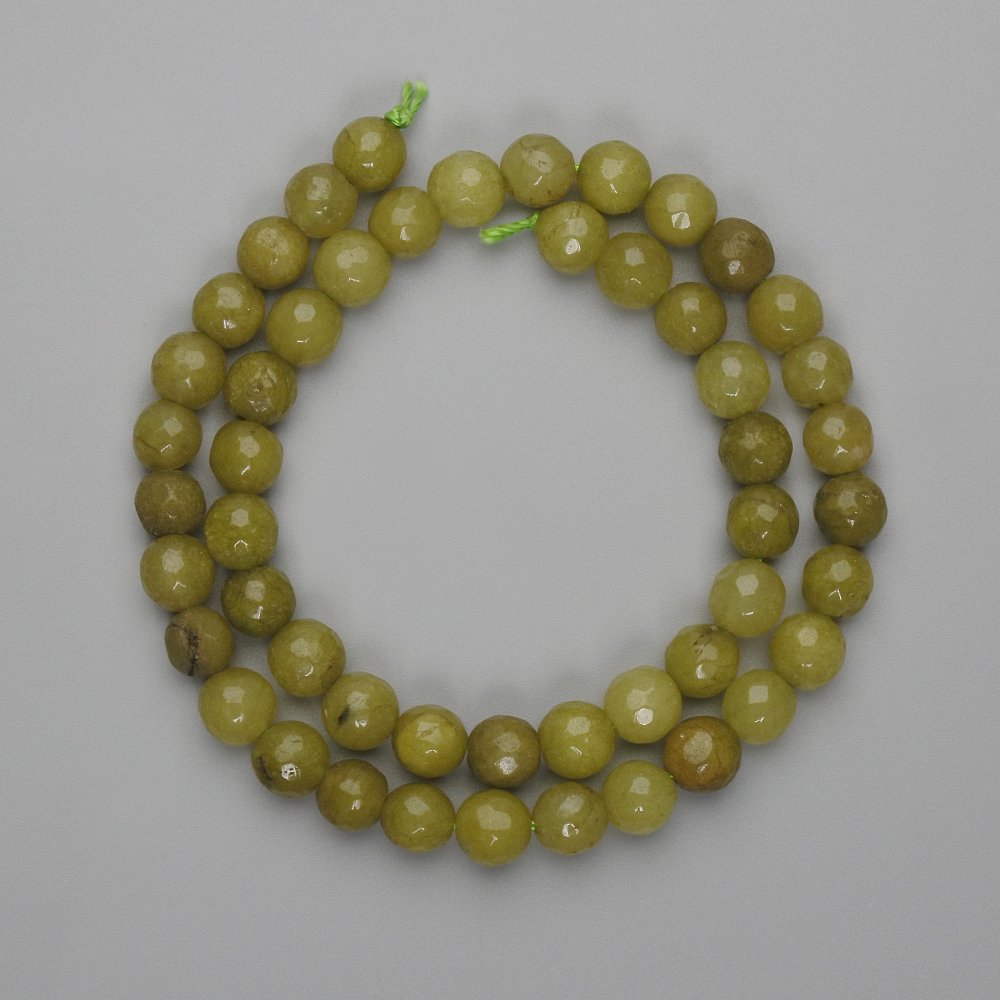 Chrysoprase (peridot) beads, faceted round beads, 7.5 mm diameter, 38 cm length on a cord