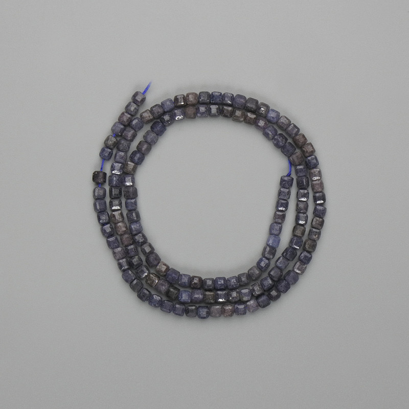 Sapphire beads, faceted cube 3x3 mm, length 39 cm, on thread
