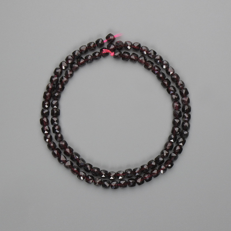 Garnet Beads, Faceted Cube 4x4 mm, length 39 cm