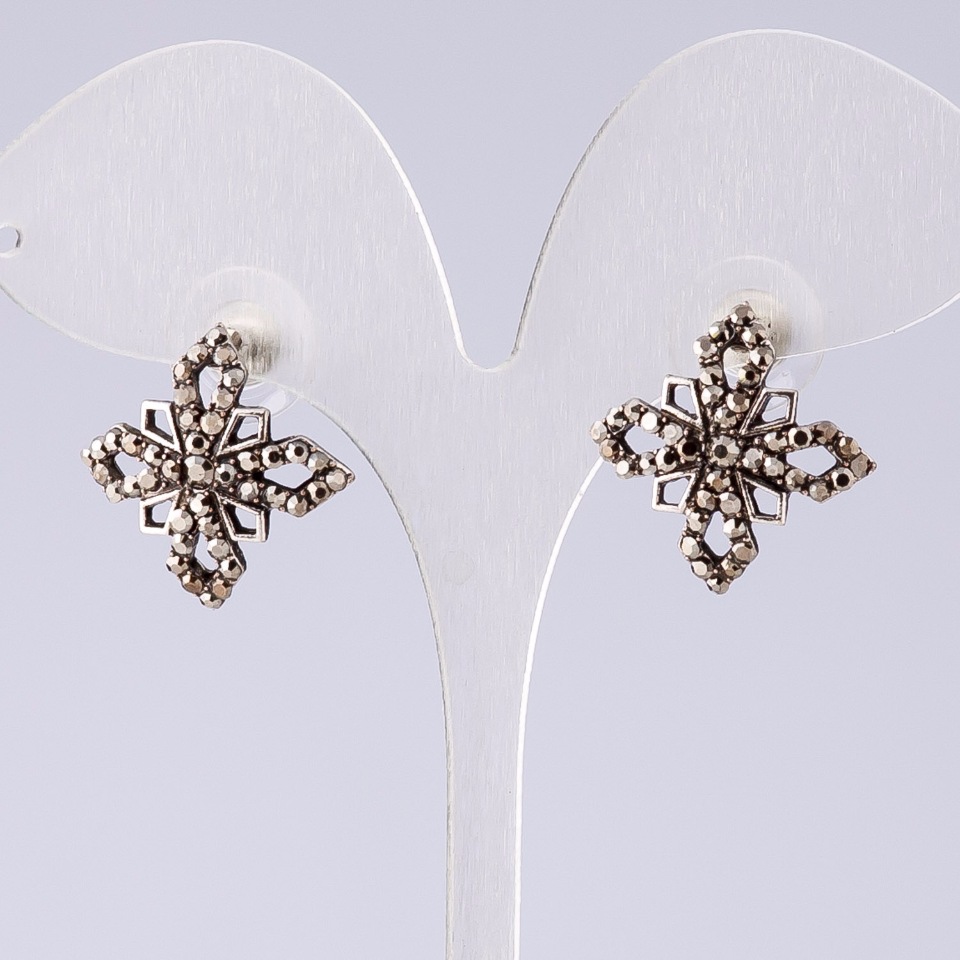 Earrings in 'drip silver', 2 cm diameter