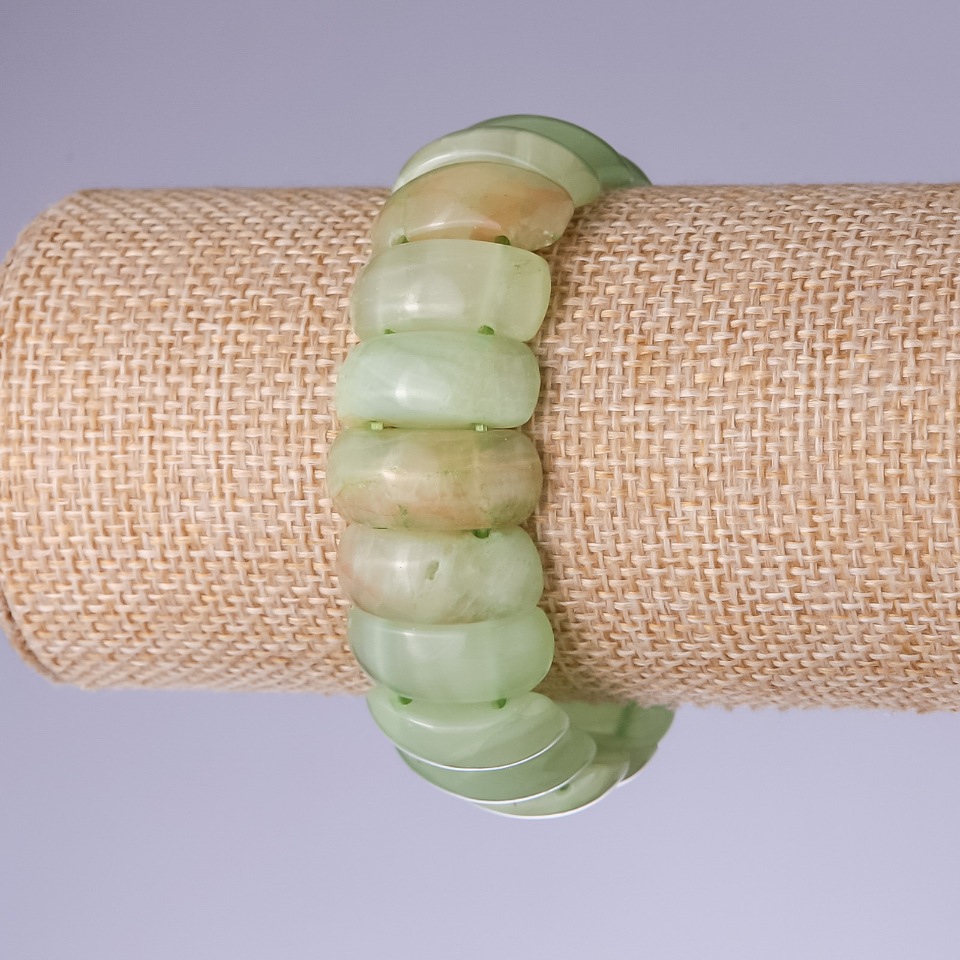 Onyx bracelet with 21x9 mm links on elastic