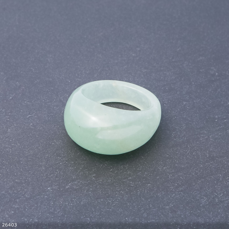 Ring with natural jade, height 6.5-15 mm, width 4-8 mm, diameter 20 mm