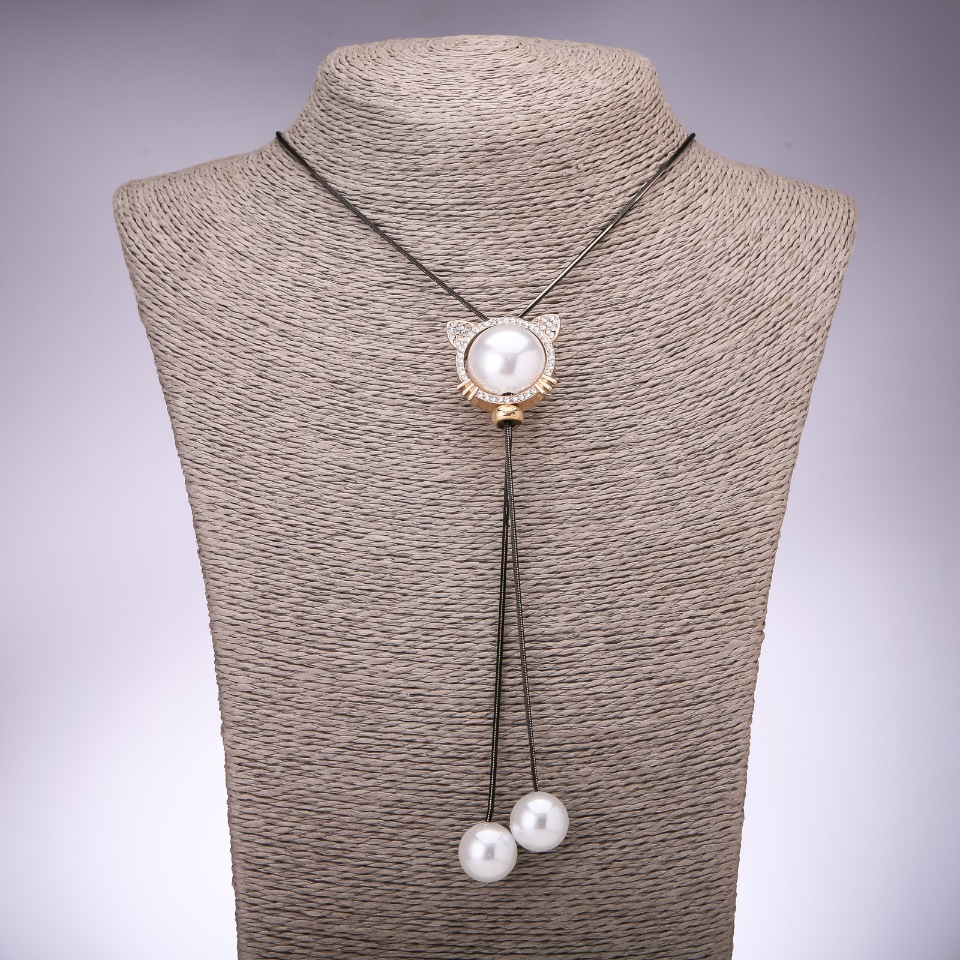 Pendant 'Cat' gold-toned, diameter 29×25 mm on a long chain black gold, length 100 cm