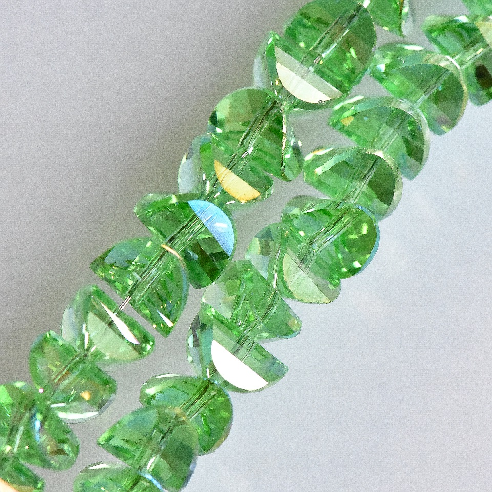 Crystal beads in Swarovski style light green with a Light Gasoline coating, diameter 6x4 mm, thread length 50 cm