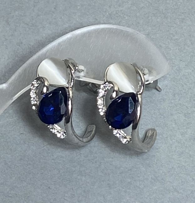 Earrings 'Elegant' silver-plated metal / blue rhinestone / "cat's eye" / 23 × 12 mm