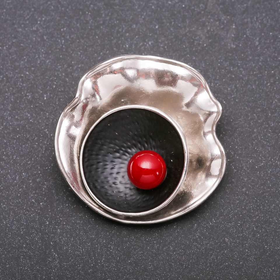 Brooch Accent Jug with red Mallorca pearl gray metal 44x42mm