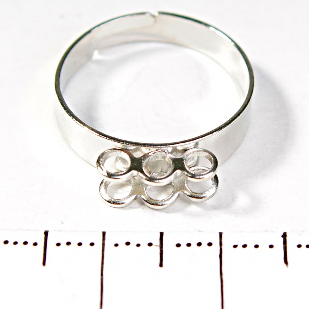 Price per pack / 10 pcs. 10 mm Ring base with 6 loops