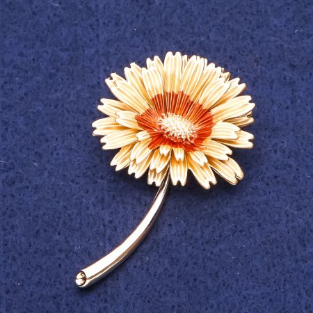 Daisy Flower Brooch in Golden Metal 54x34mm+