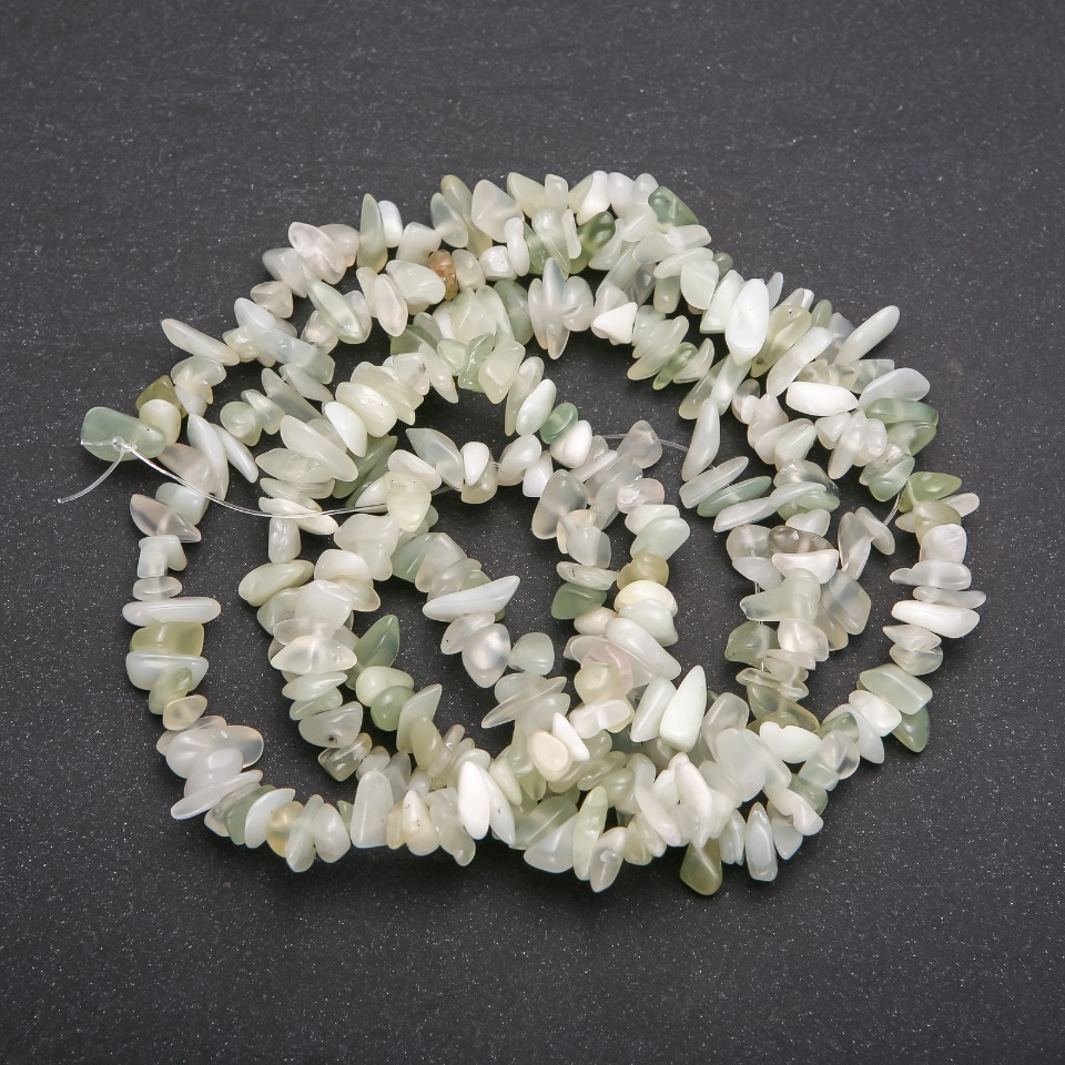 Onyx chip beads on thread, diameter 7 mm (+/-), length 80 cm