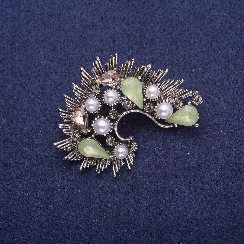 Accent Brooch with Green Crystals and Pearls (named after), Silver-Tone Metal 35x45mm