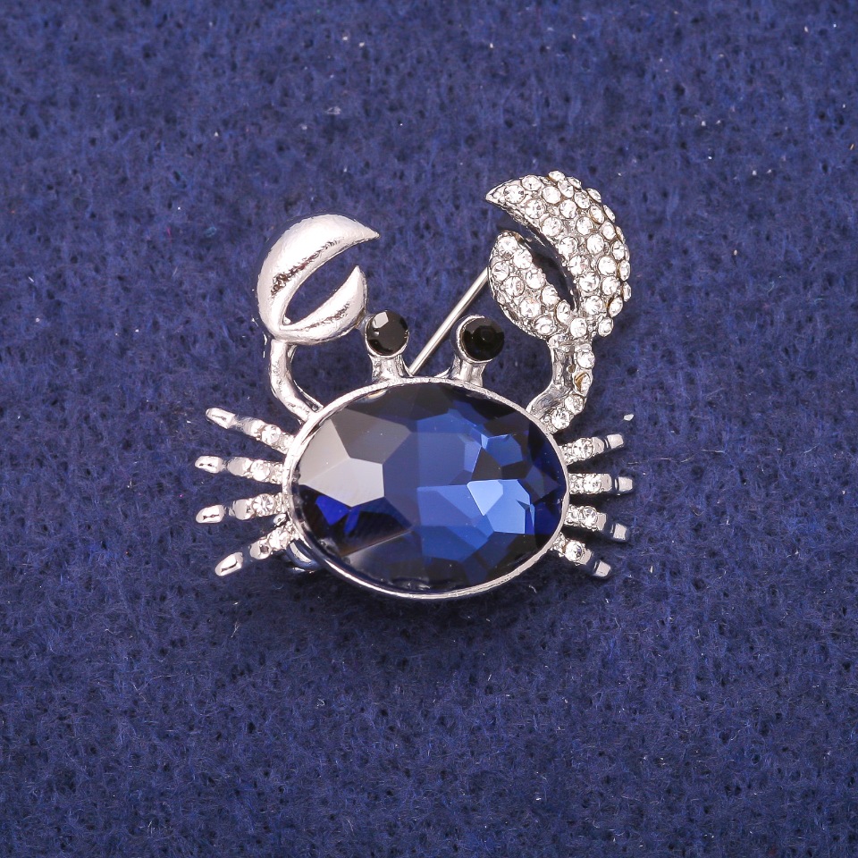 Crab Brooch with Blue Crystal and White Rhinestones, Silver-tone Metal 27×28 mm