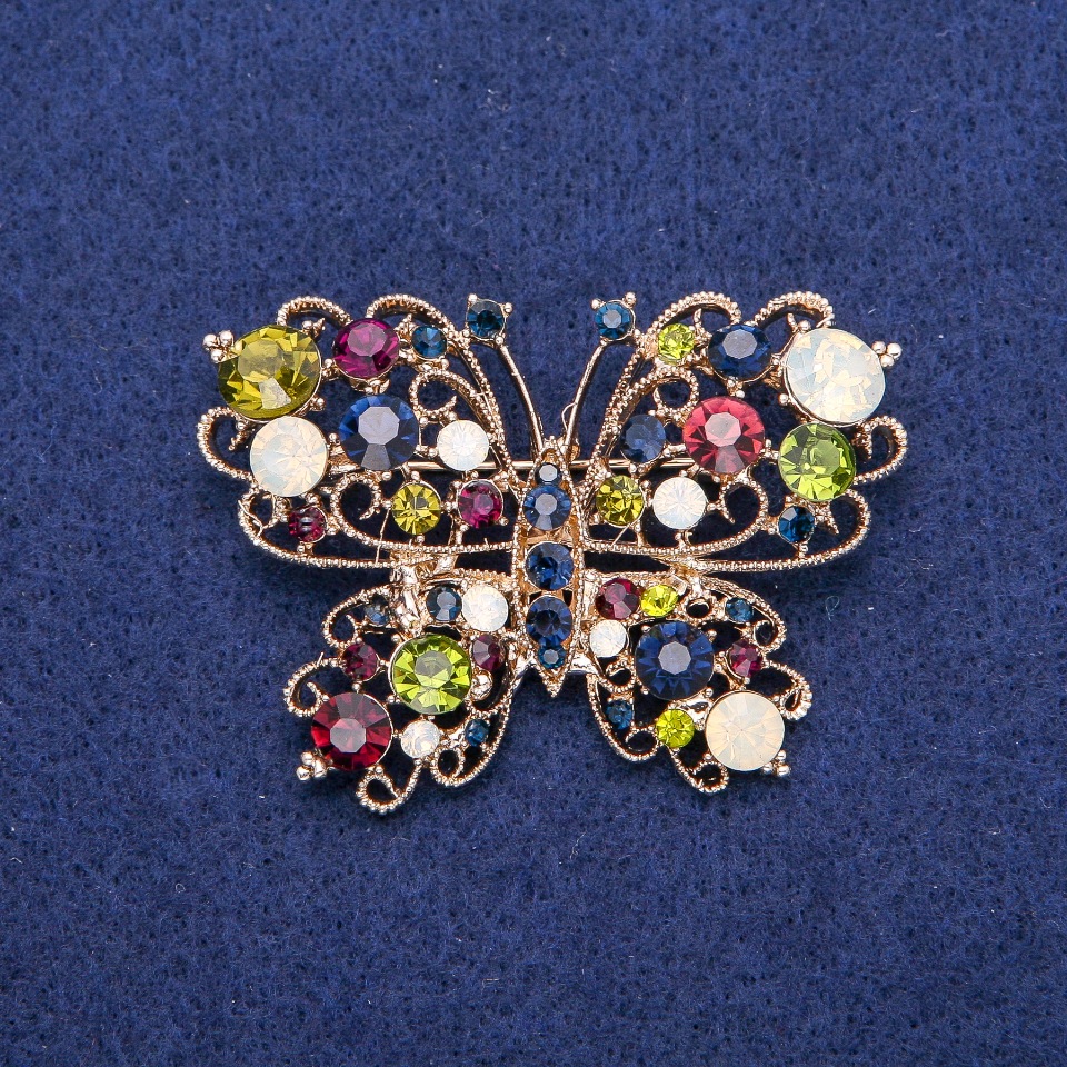 Butterfly Brooch in Crystals, 39×54 mm, Gold-Tone Metal