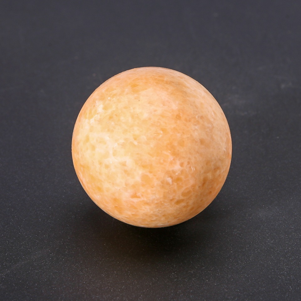Calcite souvenir sphere assortment in various sizes (price per 100 g)
