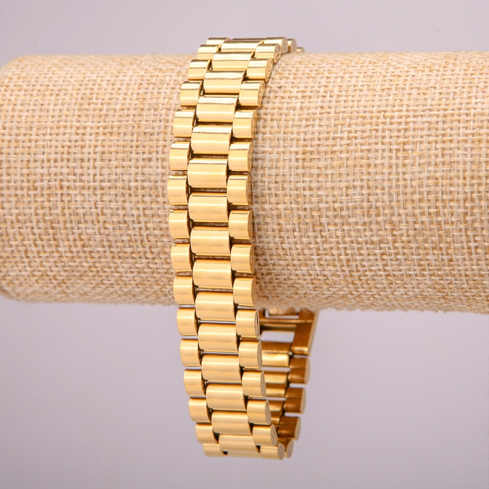 Metal bracelet made of stainless steel with a clasp, thickness 16.5 mm, length 21 cm, metal color gold