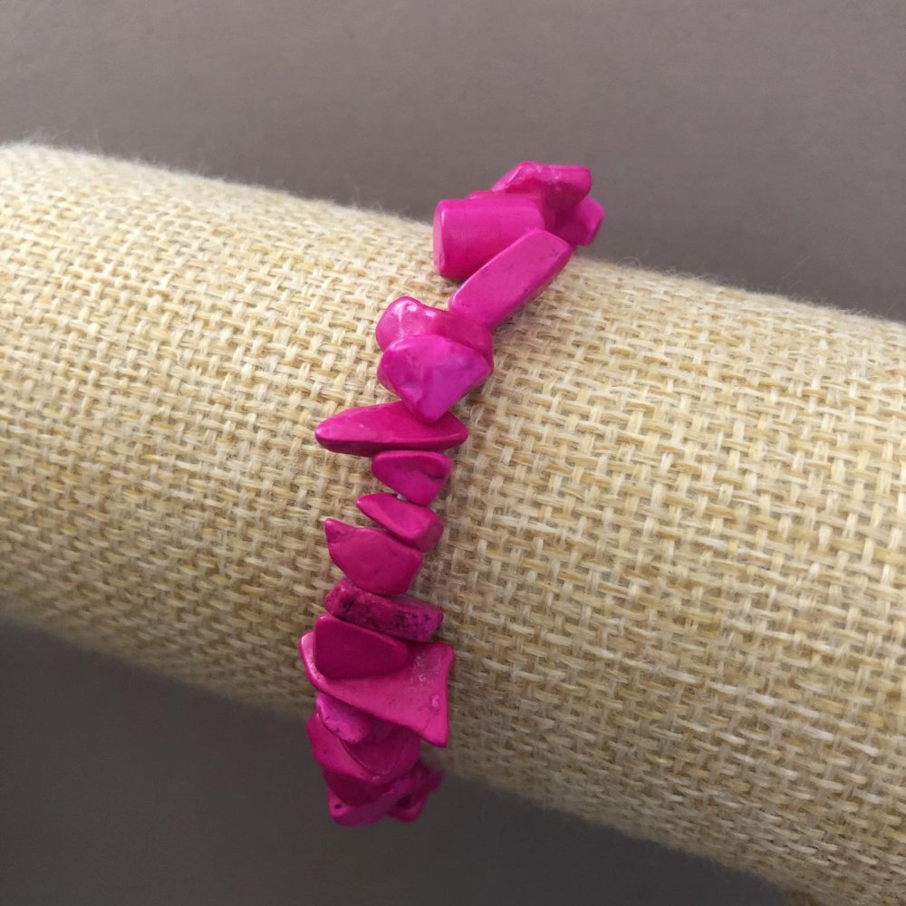 Bracelet on elastic with stone chips 9(±)mm, length 18 cm