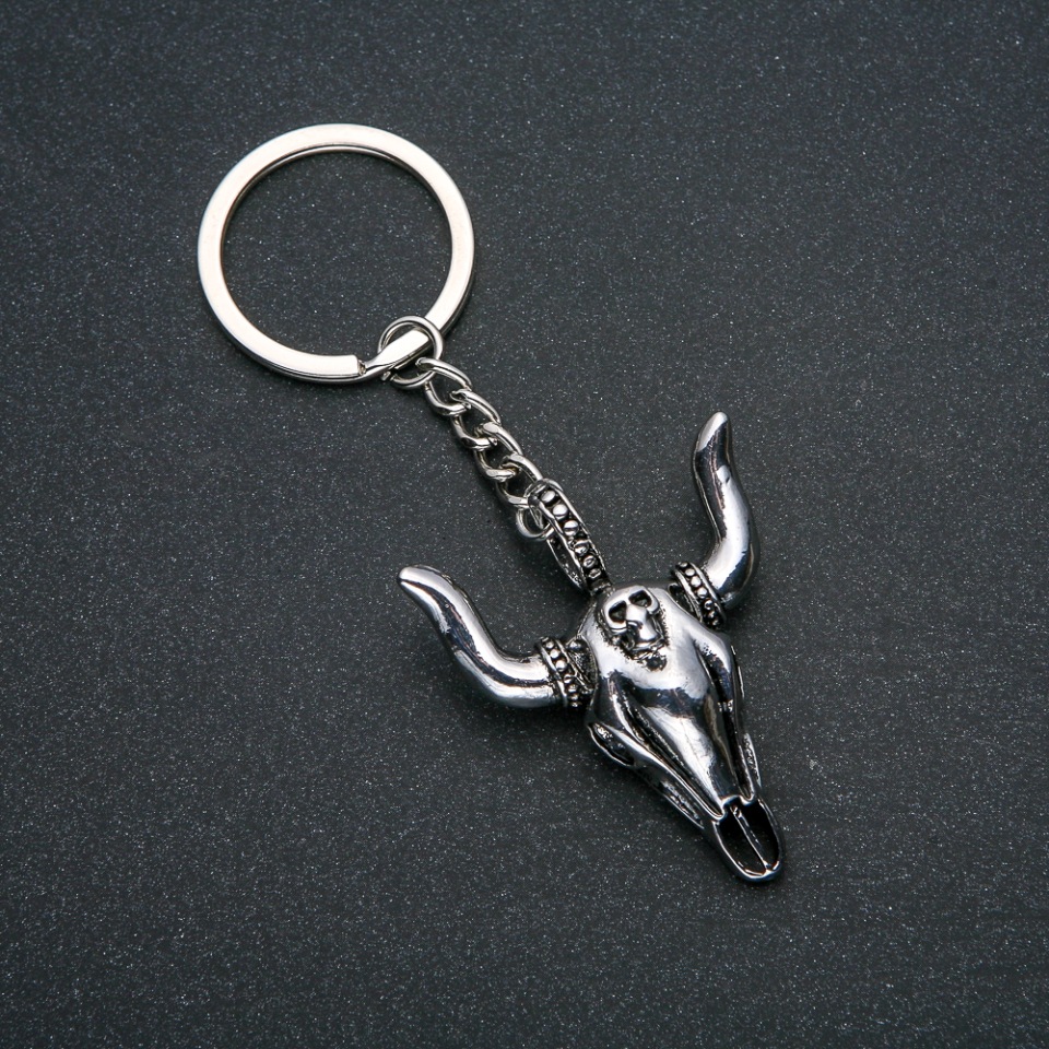 Keychain 'Bull', diameter 47x38mm, length 10cm +/- silver metal