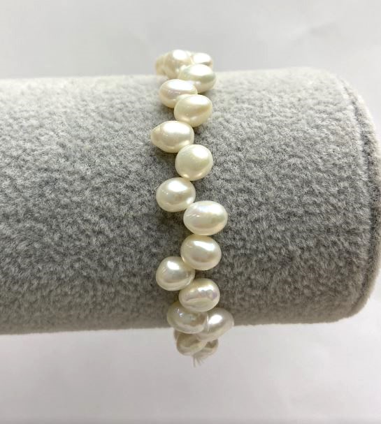 Baroque Pearl Bracelet 'Butterfly' on elastic, diameter 6-7 mm (+-), length 18 cm