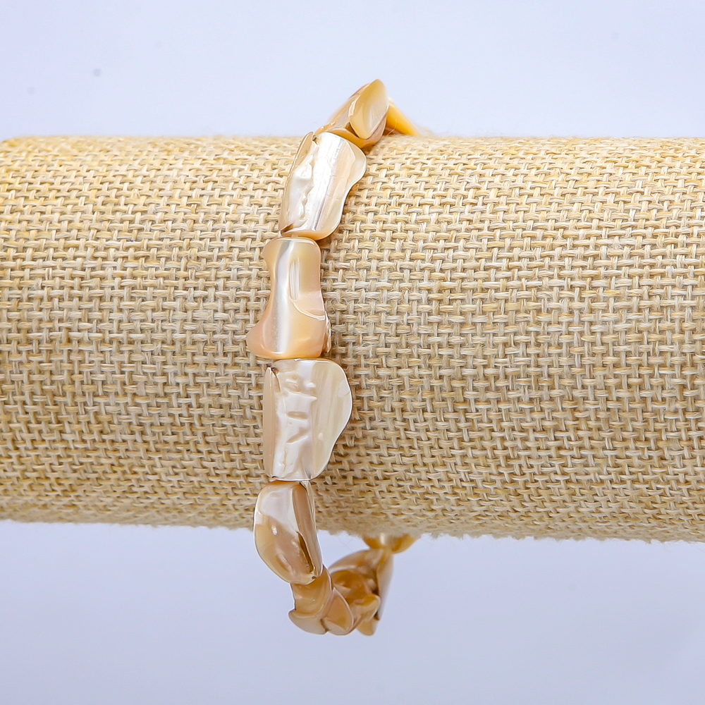 Elastic bracelet with natural beige mother-of-pearl, nacre finish, diameter 15×12 mm ±, length 18 cm ±