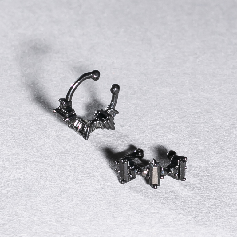 Kaf Xuping Black Rhodium with Black Rhinestones and Black Crystals 5x12mm +